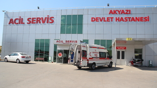 Akyazı'da 2 ayrı kazada 3 kişi yaralandı