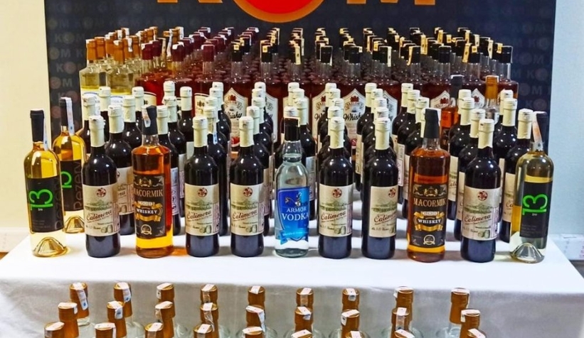 Akyazı'da 2 işyeri ve 1 depoya operasyon