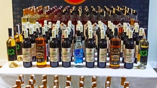 Akyazı'da 2 işyeri ve 1 depoya operasyon