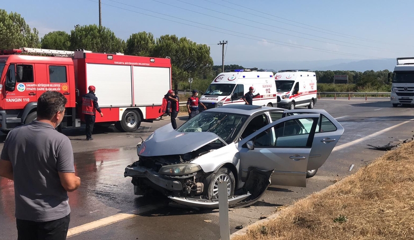 Akyazı'da 3 ayrı kazada 10 kişi yaralandı