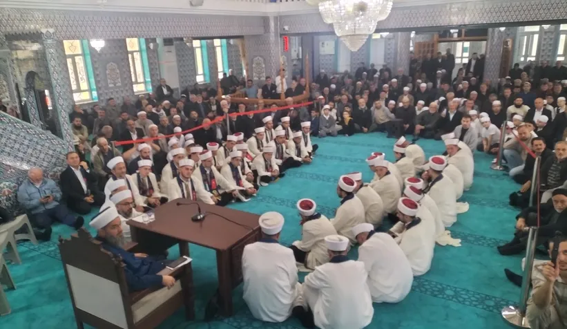 Akyazı'da 33 genç hafız icazet belgelerini aldı