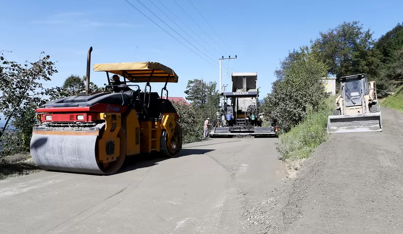 Akyazı'da 6 mahalleye beton yol