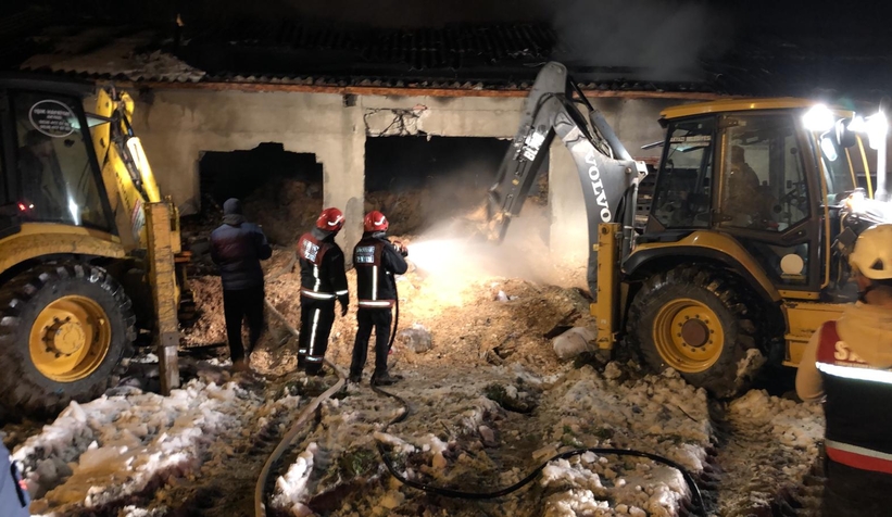 Akyazı'da ahşap atölyesi yandı