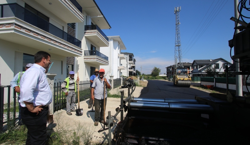 Akyazı'da asfalt çalışmaları tüm hızı ile sürüyor