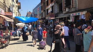 Akyazı'da bayram alışverişi yoğunluğu