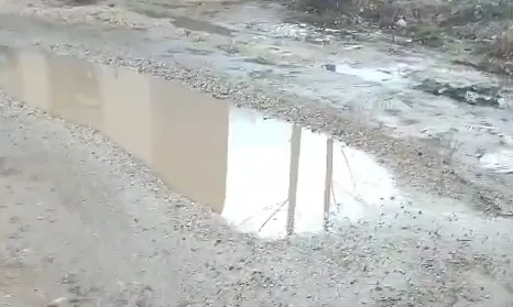 Akyazı'da çamur ve su içindeki sokaklar çözüm bekliyor