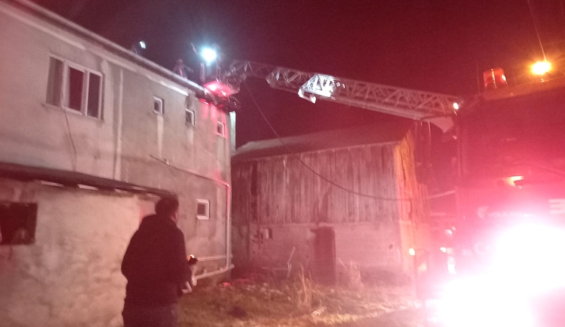 Akyazı'da çatı yangını