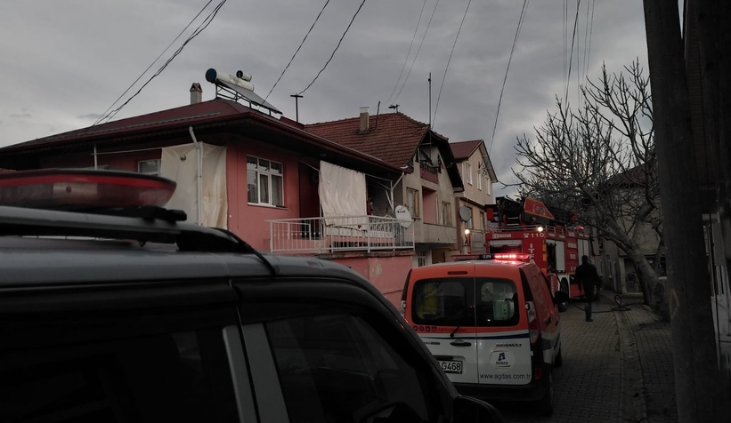 Akyazı'da çatı yangını