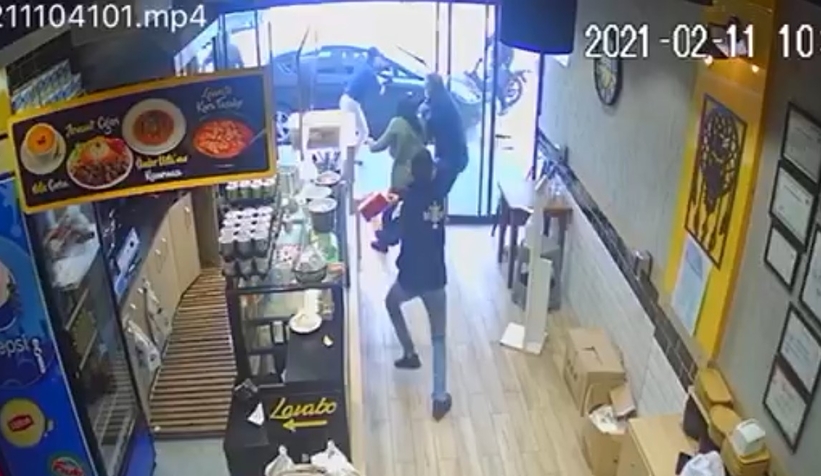 Akyazı'da depremde vatandaşların panik anları kamerada