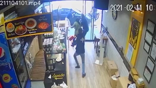 Akyazı'da depremde vatandaşların panik anları kamerada