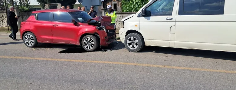 Akyazı'da feci kaza: 2'si çocuk 4 yaralı