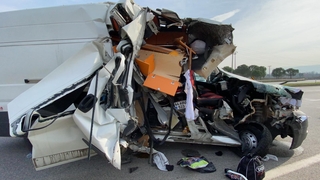 Akyazı'da feci kaza; bu araçtan yaralı kurtuldu