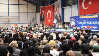 Akyazı'da Hayati İnanç'la Gençlik Buluşması