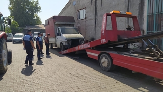 Akyazı'da hurda araçlar toplanıyor