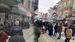 Akyazı'da ilaç kuyruğu vatandaşı isyan ettirdi