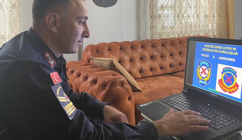 Akyazı'da ilkokul öğrencilerine jandarmadan trafik eğitimi