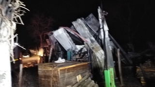 Akyazı'da kereste atölyesi alev alev yandı