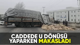 Akyazı'da makaslayan tır trafiği aksattı