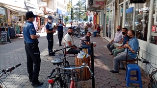 Akyazı'da maske ve sosyal mesafe denetimi