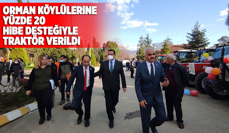 Akyazı'da orman köylülerine hibe destekli 10 traktör verildi