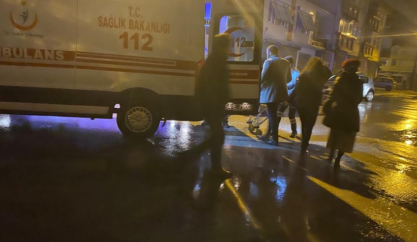 Akyazı'da otomobil kasap dükkanına giriyordu