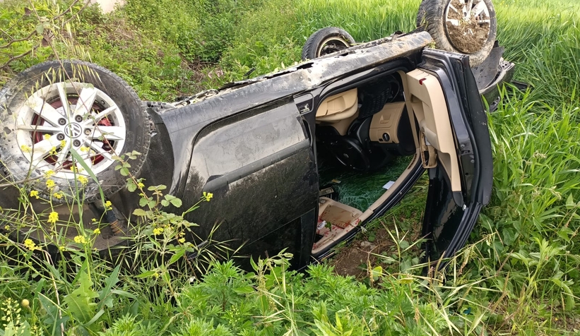 Akyazı'da otomobil takla attı