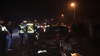 Akyazı'da otomobille kafa kafaya çarpıştı: 4 yaralı