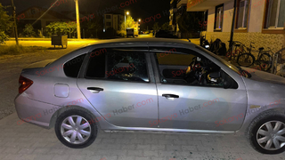 Akyazı'da park halindeki otomobile saldırı