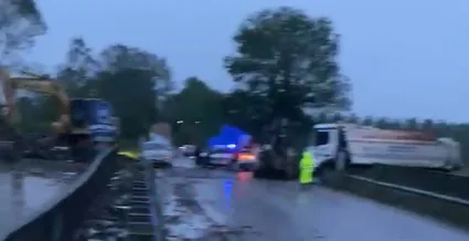 Akyazı'da sel alarmı; Köprü trafiğe kapatıldı