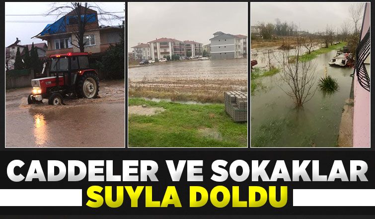Akyazıda şiddetli yağış cadde ve sokaklara göle çevirdi