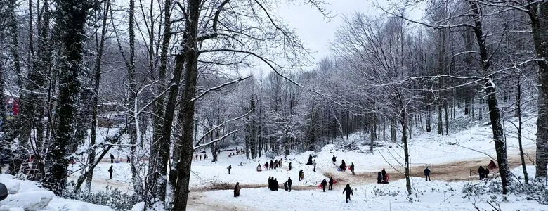 Akyazı'da tatilde kar eğlencesi