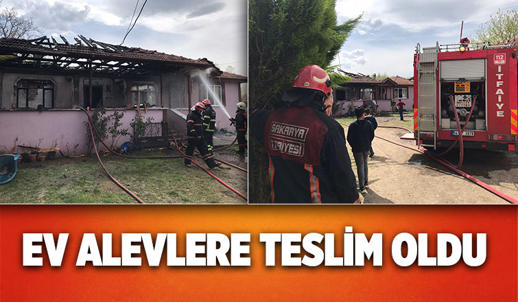 Akyazı'da tek katlı ev yandı