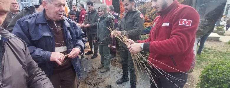 Akyazı'da ücretsiz meyve fidanı dağıtıldı