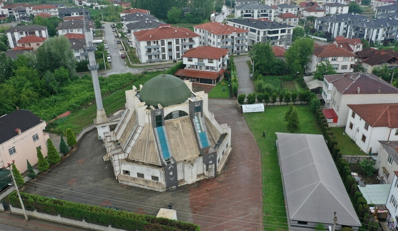 Akyazı'da Uzay Cami olarak bilinen Ömercikler Camii yıkılıyor