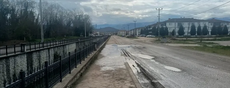 Akyazı'da yollar su içinde kaldı, vatandaş tepkili