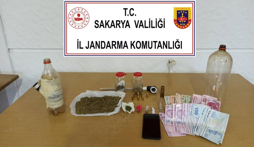 Akyazı'da zehir tacirlerine jandarmadan operasyon