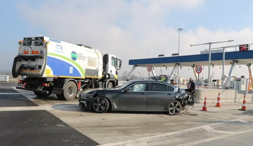 Akyazı'da zincirleme kaza: 2 yaralı
