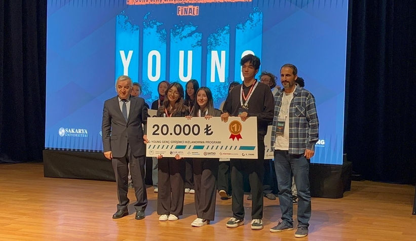 Akyazı Eyyup Genç Fen Lisesi  öğrencilerinden büyük başarı