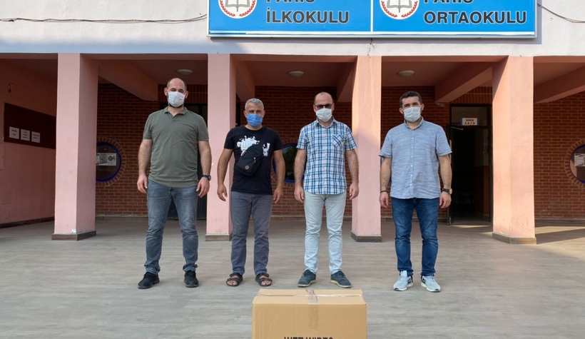 Akyazı Gençlik Derneği okullara dezenfektan dağıttı