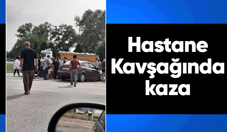 Akyazı Hastane Kavşağında kaza