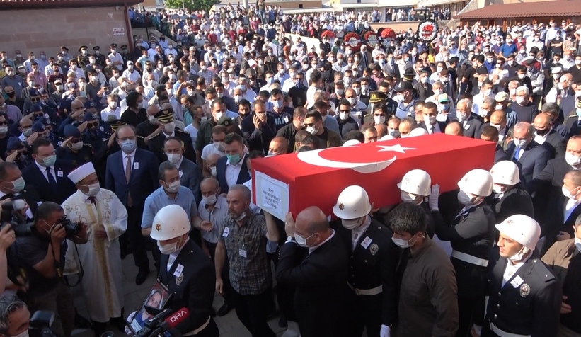 Akyazı'nın damadı şehit pilot son yolculuğuna uğurlandı