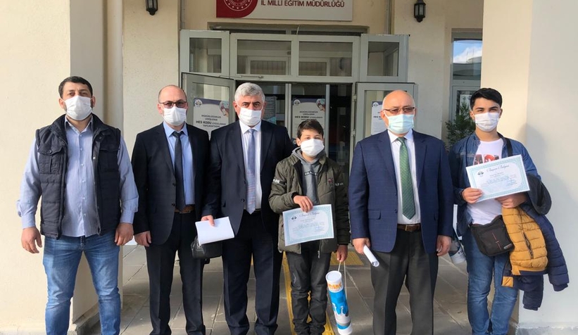 Akyazı'nın gururu olan öğrenciler ödüllendirildi