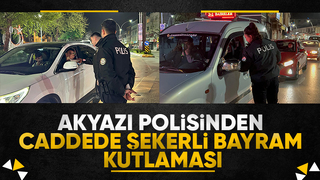 Akyazı Polisi, sürücülere bayram şekeri dağıttı