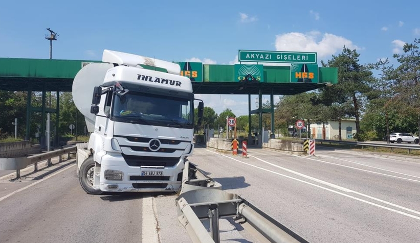 Akyazı TEM gişelerinde kaza