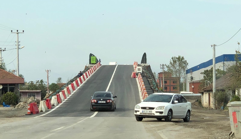 Akyazı'ya ulaşımı sağlayacak köprü tepki topladı