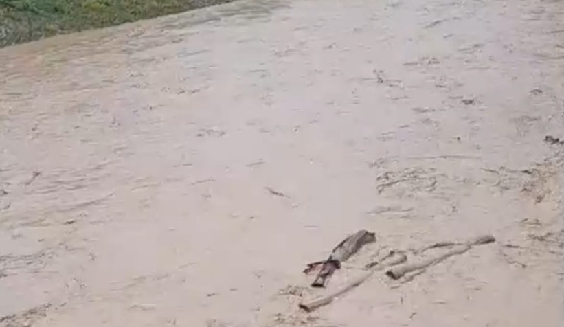 Akyazı'yı sel vurdu; Pek çok mahallede hasar büyük