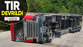 Akyazı yolunda tır devrildi