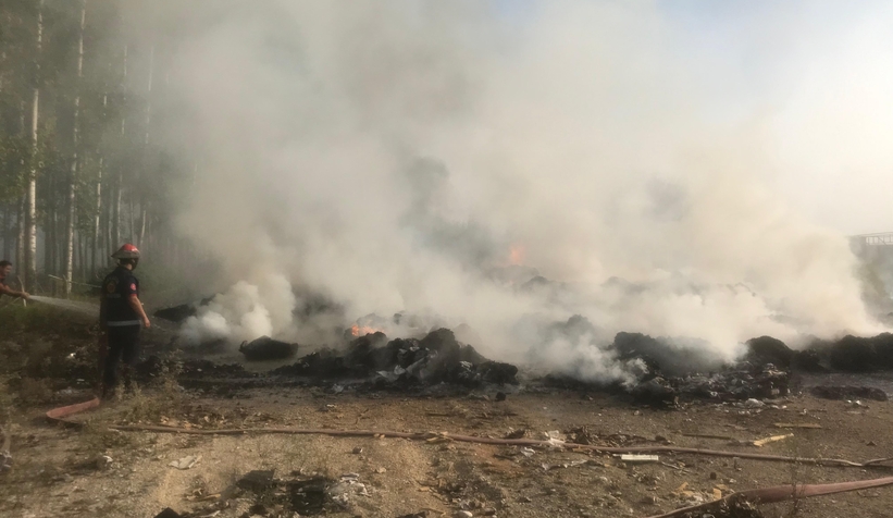 Akyazıda çöp yangını