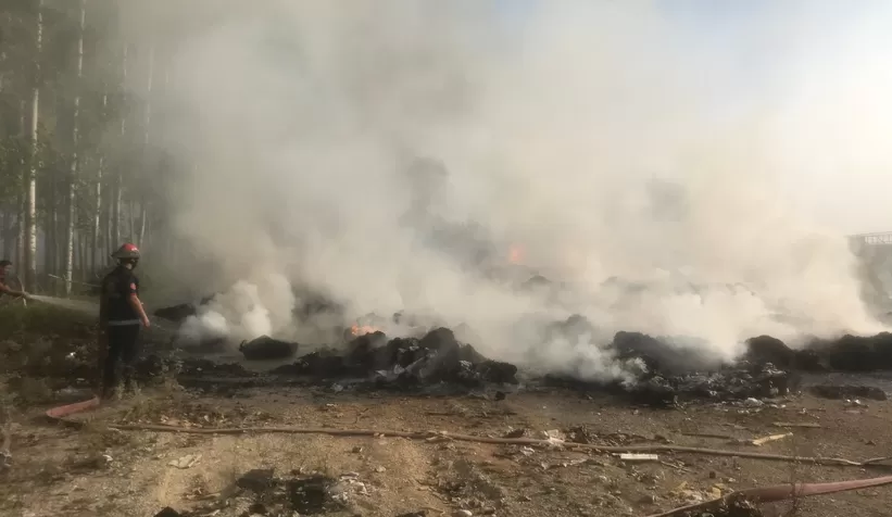 Akyazıda çöp yangını