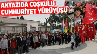 Akyazı’da Cumhuriyet Yürüyüşü